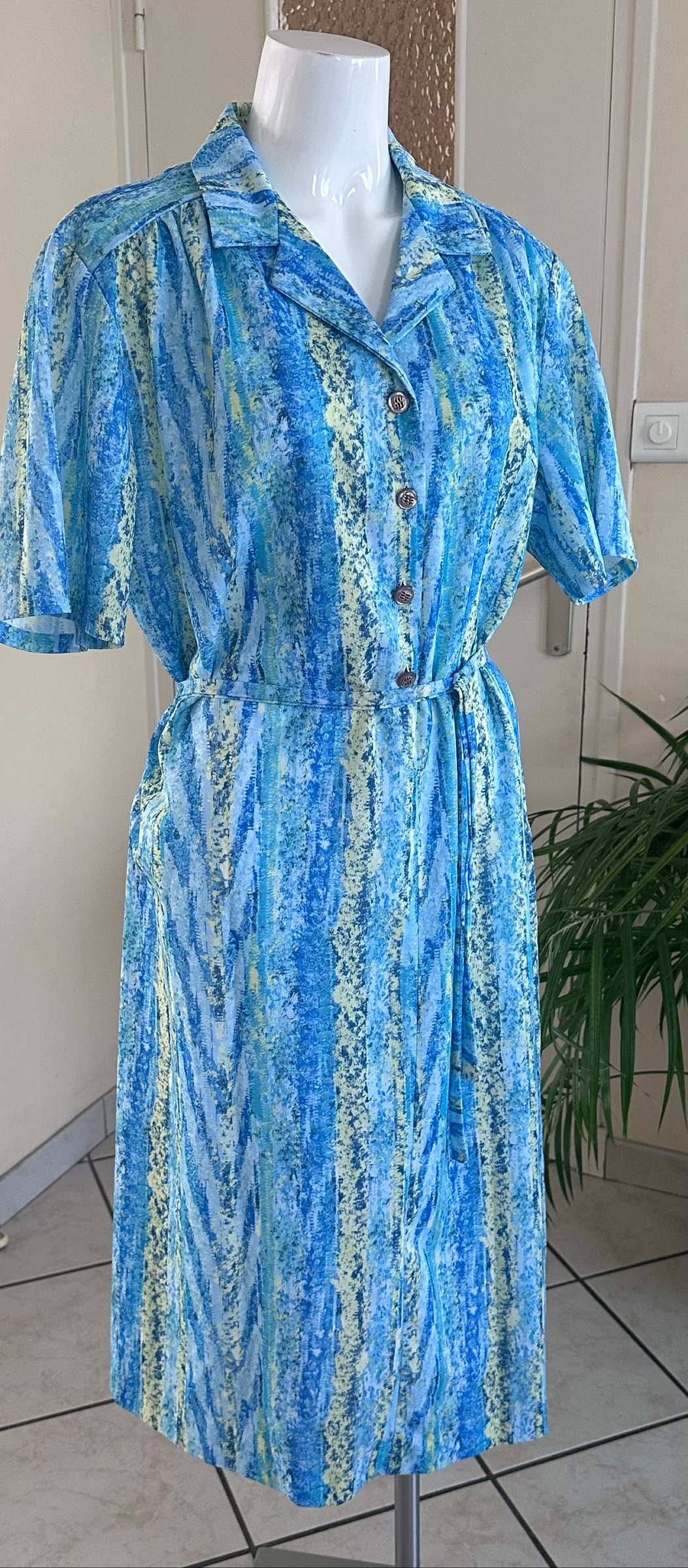 Vintage fluid dress Made in Belgium Blue, Green & Yellow Size 52 Excellent condition – photo 2